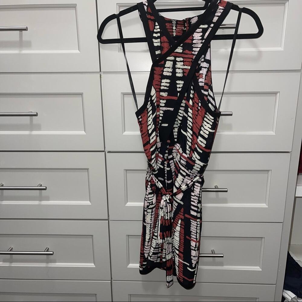 BCBGMAXAZRIA ABSTRACT CHEVRON PRINT HALTER SLEEVELESS ROMPER XS - Picture 6 of 10
